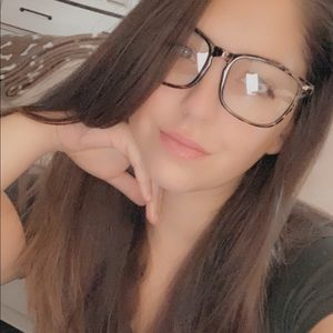 Meet your Posher, Adriana